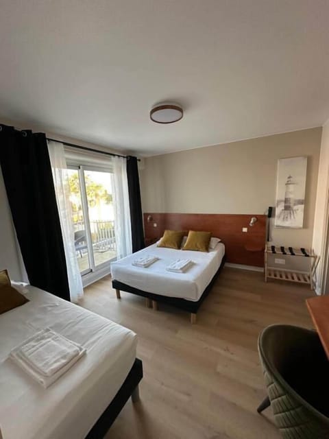 Superior Triple Room, Garden View | Blackout drapes, WiFi (free)