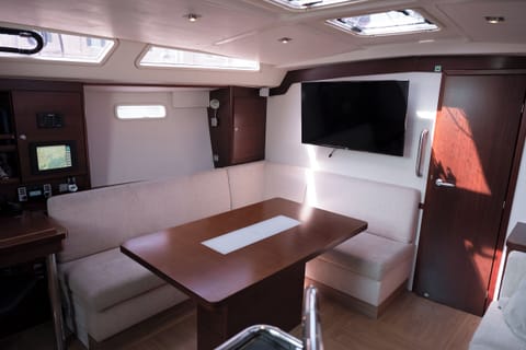 Deluxe Mobile Home, Patio, Sea View | Interior