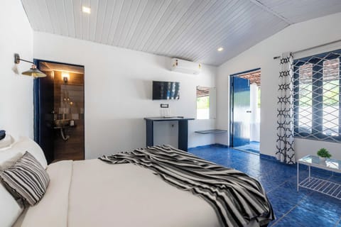 Premium Room | Desk, iron/ironing board (on request), WiFi (free), bed sheets