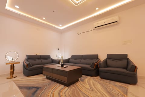 Premium Room, Balcony, City View | Interior