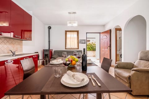 Family Apartment, 3 Bedrooms, 2 Bathrooms (Budoni Beach Homes) | Dining