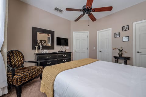 2 bedrooms, iron/ironing board, bed sheets