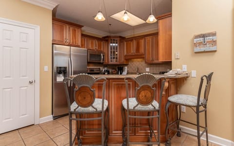 Condo, 3 Bedrooms | Private kitchen | Coffee/tea maker, fridge, oven