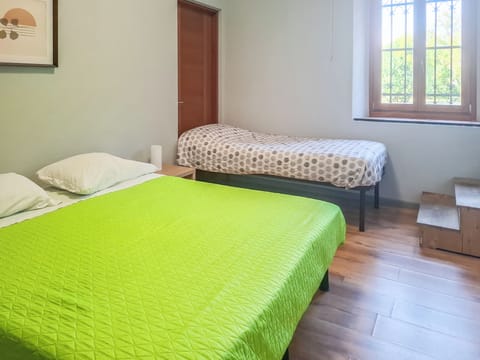 Room | Iron/ironing board, WiFi (free), bed sheets