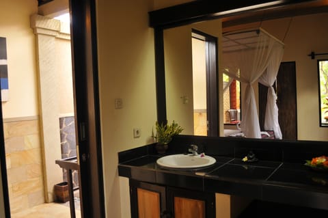 Superior Room | In-room safe, desk, free cribs/infant beds, rollaway beds