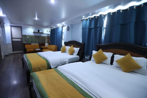 Exclusive Room | Blackout drapes, soundproofing, iron/ironing board, WiFi (free)