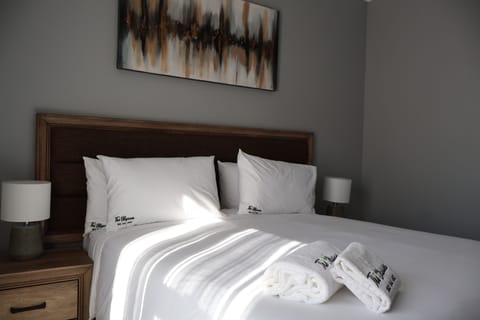 Deluxe Apartment, Balcony, Mountain View | Desk, laptop workspace, blackout drapes, iron/ironing board (on request)