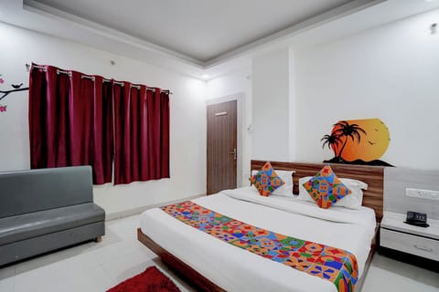 Deluxe Room | Egyptian cotton sheets, premium bedding, in-room safe, desk