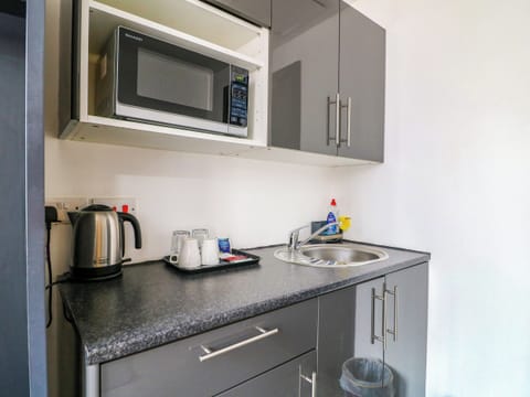 Cookware/dishes/utensils