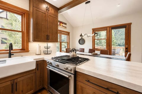 Townhome, 4 Bedrooms | Private kitchen | Coffee/tea maker, oven, toaster
