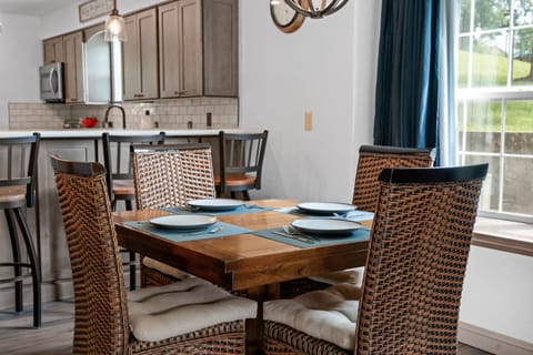 Condo, 2 Bedrooms | Dining