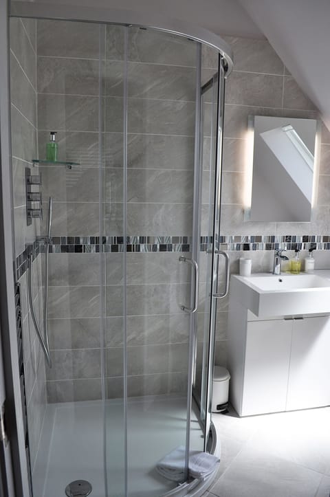 Deluxe Room, 1 King Bed (Back) | Individually decorated, individually furnished, desk, laptop workspace