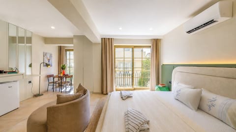 Deluxe Suite, City View | Desk, laptop workspace, iron/ironing board, WiFi (free)