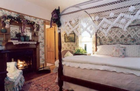 Individually decorated, soundproofing, iron/ironing board, free WiFi