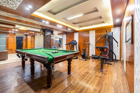 Deluxe Double Room | Game room