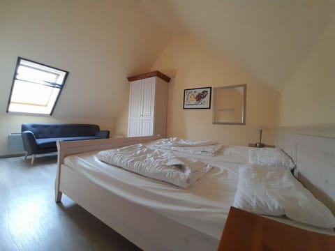 House | 3 bedrooms, individually furnished