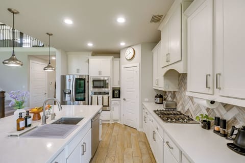 House (4 Bedrooms) | Interior