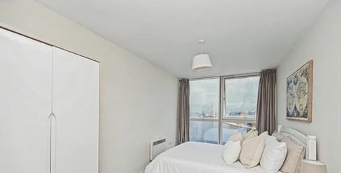 City Apartment, Sea View | Blackout drapes, iron/ironing board, WiFi (free)