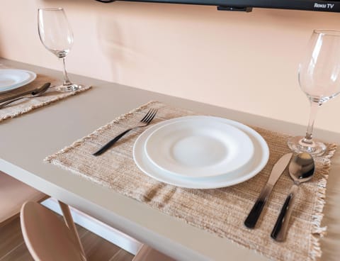 Comfort Apartment, Lanai, City View | In-room dining