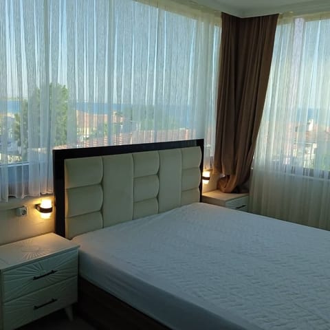 Standard Double Room | Laptop workspace, blackout drapes, soundproofing