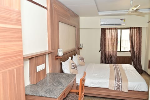 Deluxe Double Room | Desk, WiFi (free)