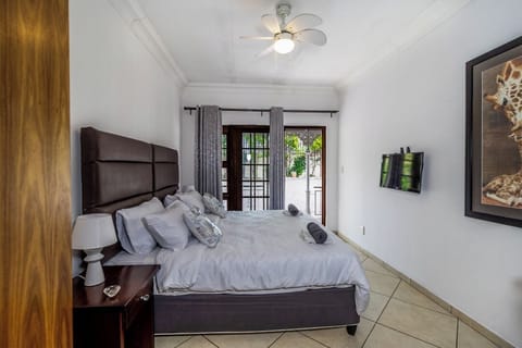 Comfort Double Room | In-room safe, desk, WiFi (free)
