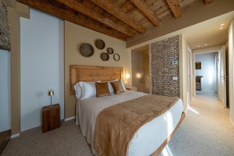 Deluxe Condo, Courtyard View | WiFi (free)