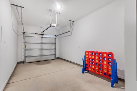 House, Multiple Beds (Lost Bay Townhome 4239) | Interior