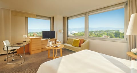 Premium bedding, minibar, in-room safe, desk