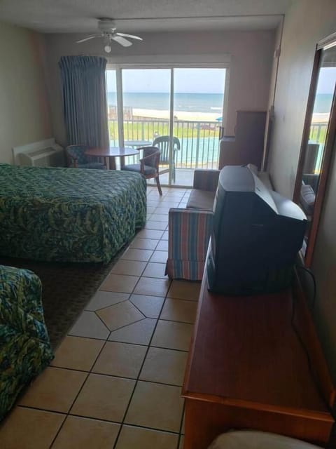 Ocean View Standard | Iron/ironing board, free WiFi, bed sheets