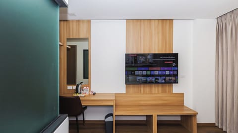 Luxury Premier Pool View | Room amenity