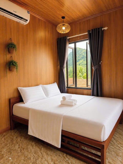 Deluxe Room, Garden View | Iron/ironing board, WiFi (free)