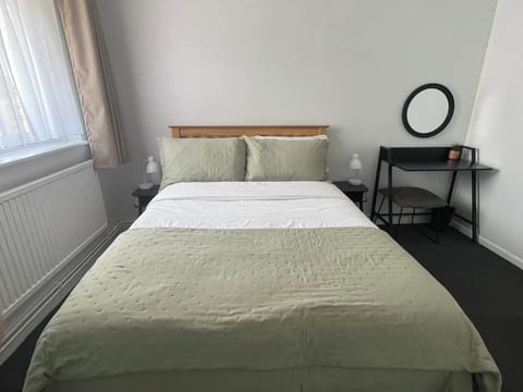 1 bedroom, iron/ironing board, WiFi (free), bed sheets