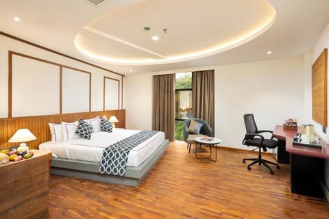 Deluxe Double Room, City View | Desk, laptop workspace, iron/ironing board (on request), WiFi (free)