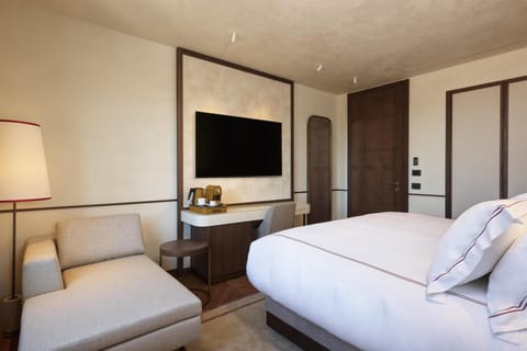Superior Room | Premium bedding, down comforters, pillowtop beds, minibar (free items)