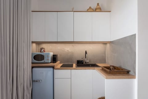 Suite, Hot Tub | Private kitchenette | Espresso maker, coffee/tea maker, electric kettle, toaster