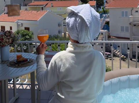 Apartment (One Bedroom Apartment with Sea View a) | Terrace/patio