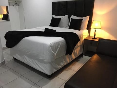 Iron/ironing board, WiFi (free)