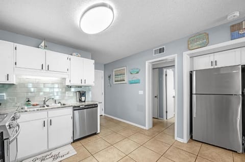 Condo, Multiple Beds, Partial Ocean View (Gulf Shores Plantation 3215) | Private kitchen | Coffee/tea maker