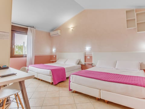 Superior Quadruple Room | Egyptian cotton sheets, premium bedding, down comforters