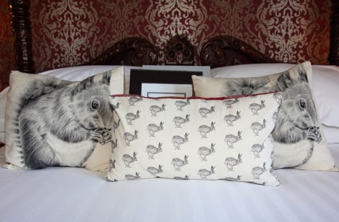 Double Room (Four Poster Bed) | Individually decorated, individually furnished, iron/ironing board