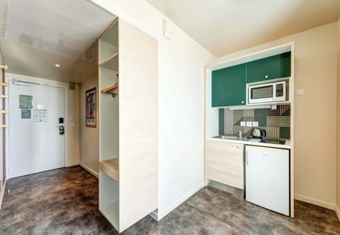 Room, Kitchen | Private kitchenette