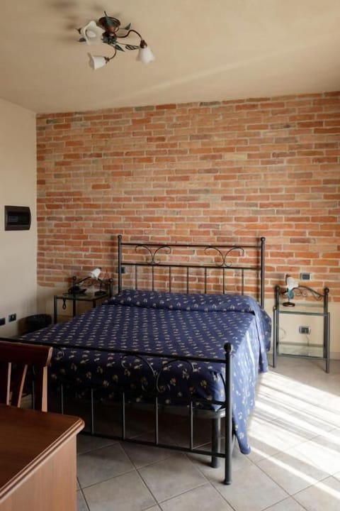 Standard Double Room | In-room safe, desk, blackout drapes, WiFi (free)