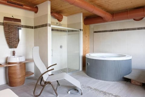 Sauna, hot tub, Turkish bath, body treatments, body wraps, body scrubs