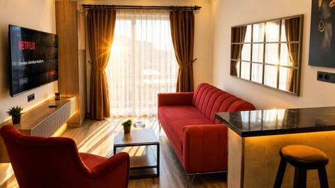 Luxury Room, City View | Living area