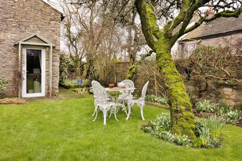 Cottage | Garden