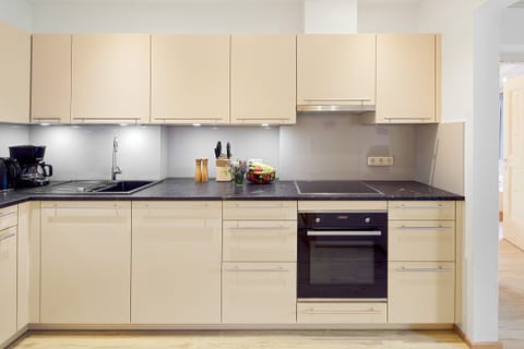 Panoramic Condo, 1 King Bed, Terrace, Valley View | Private kitchen