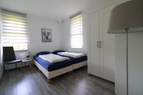 House | 3 bedrooms, iron/ironing board, individually furnished, bed sheets