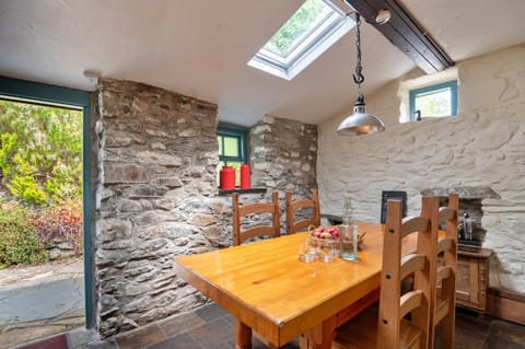 Cottage | Dining