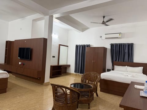 Luxury Suite, Garden View | Desk, laptop workspace